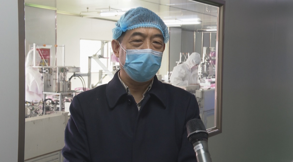 鄭州市醫(yī)用口罩日產(chǎn)能達230萬只。疫情就是命令，防控就是責任。